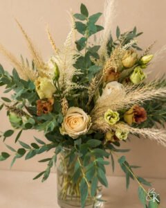 morsiuskimppu-boho-kuivakukat-valkoinen-ruusu-eucalyptus