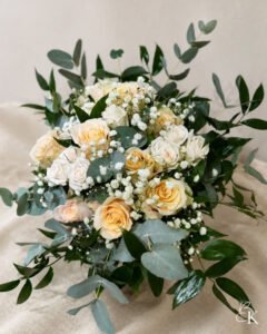 morsiuskimppu-shampanja-ruusut-eucalyptus