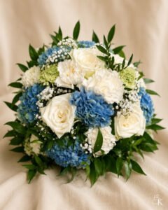 morsiuskimppu-sininen-valkoinen-hortensia-ruusu