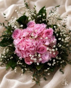morsiuskimppu-vaaleanpunainen-hortensia-ruusu