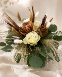 morsiuskimppu-valkoinen-protea-kuivakukat-boho