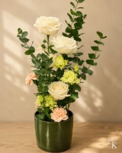 juhla-asetelma-shampanja-ruusu-nude-neilikka-eustoma-eucalyptus