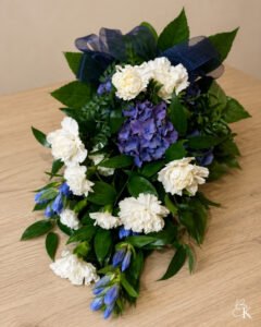 surukimppu-sinivalkoinen-neilikka-hortensia-gentiana