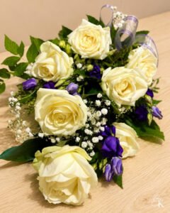 surukimppu-valkoiset-ruusut-sininen-eustoma-harsokukka