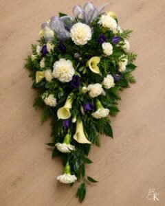 surulaite-calla-neilikka-eustoma-liila-valkoinen