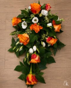 surulaite-oranssi-valkoinen-ruusu-eustoma