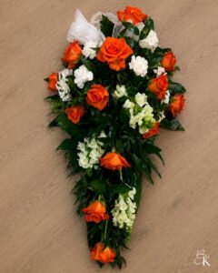 surulaite-ruusu-leijonankita-neilikka-oranssi-valkoinen