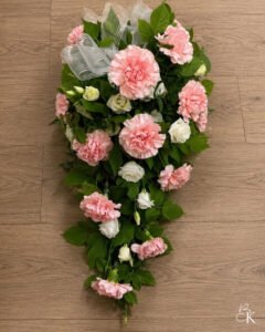 surulaite-vaaleanpunainen-neilikka-valkoinen-eustoma