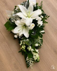 surulaite-valkoinen-lilja-eustoma-leijonankita-kaudenkukat