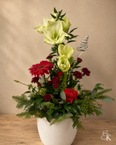 kukkaasetelma_joulu_korkea_punavalkoinen_amaryllis_neilikka_gerbera
