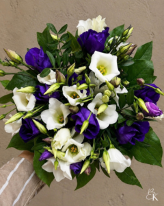 kukkakimppu-liila-valkoinen-eustoma