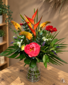 kukkakimppu-varikas-pioni-gerbera-soihtulija
