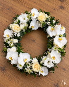 hautaseppele_valkoinen_orkidea_ruusu_eustoma
