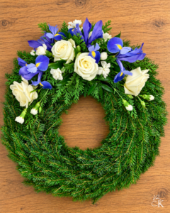 havuseppele_sinivalkoinen_iiris_ruusu_neilikka