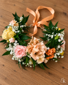 kukkaseppele_persikka_harsokukka_eustoma_neilikka