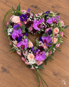 surulaite_sydan_liila_vaaleanpunainen_orkidea_ruusu