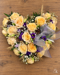 surulaite_sydan_shampanja_ruusu_vilja_sininen_eustoma
